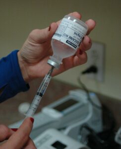 nurse, syringe, doctor-527621.jpg